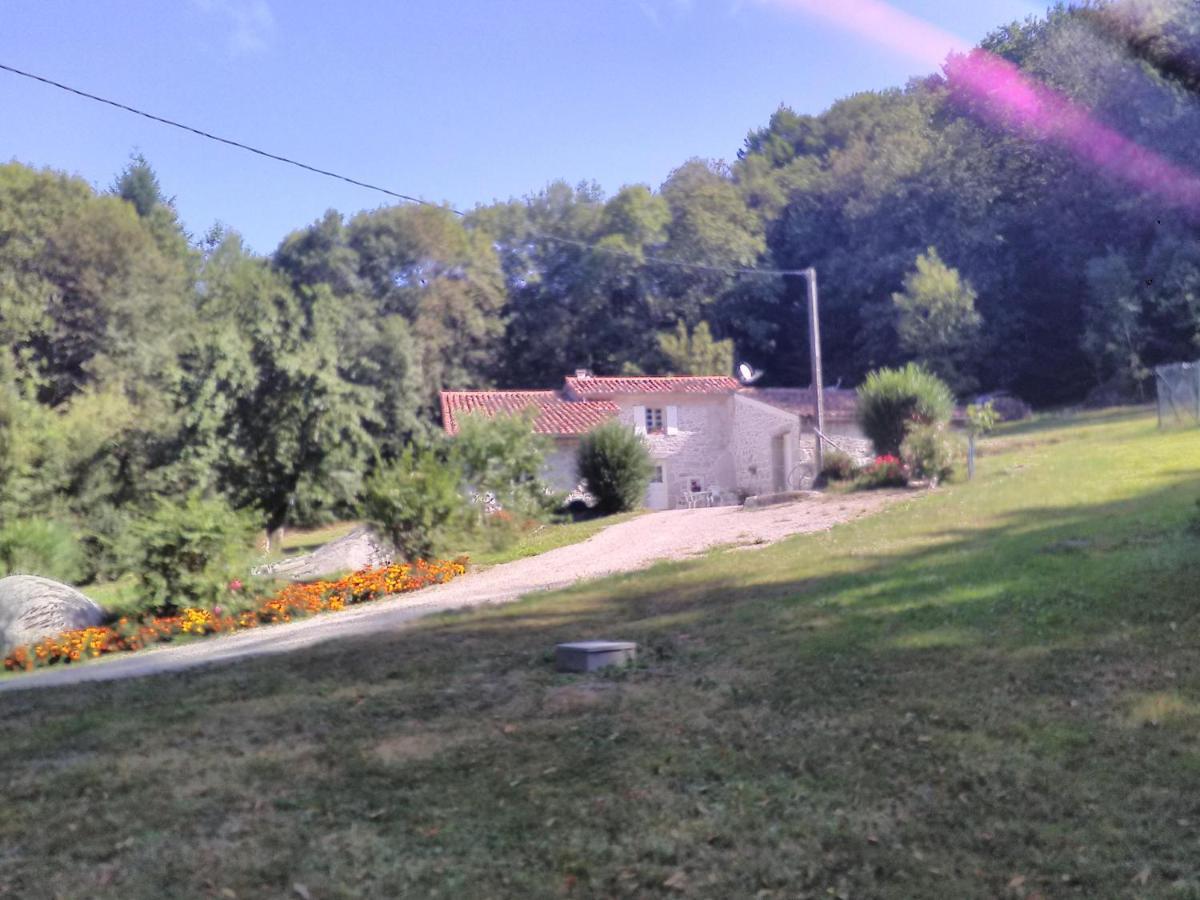 Gite Le Coumis 1370 Saint-Salvy-de-la-Balme Екстериор снимка